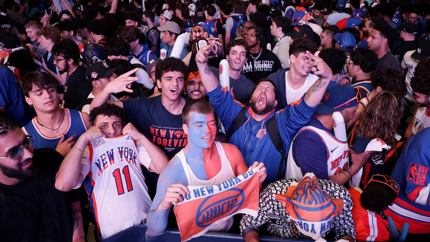 WATCH: Knicks fans go wild outside Madison Square Garden as New York reaches first East finals in 25 years
WATCH: Knicks fans go wild outside Madison Square Garden as New York reaches first East finals in 25 years